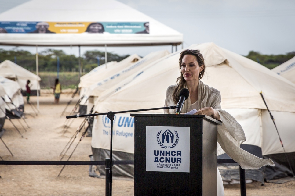 La Enviada Especial de ACNUR, Angelina Jolie, durante la conferencia de prensa en el Centro de Atención Integral en Maicao, Colombia, el 8 de junio de 2019.