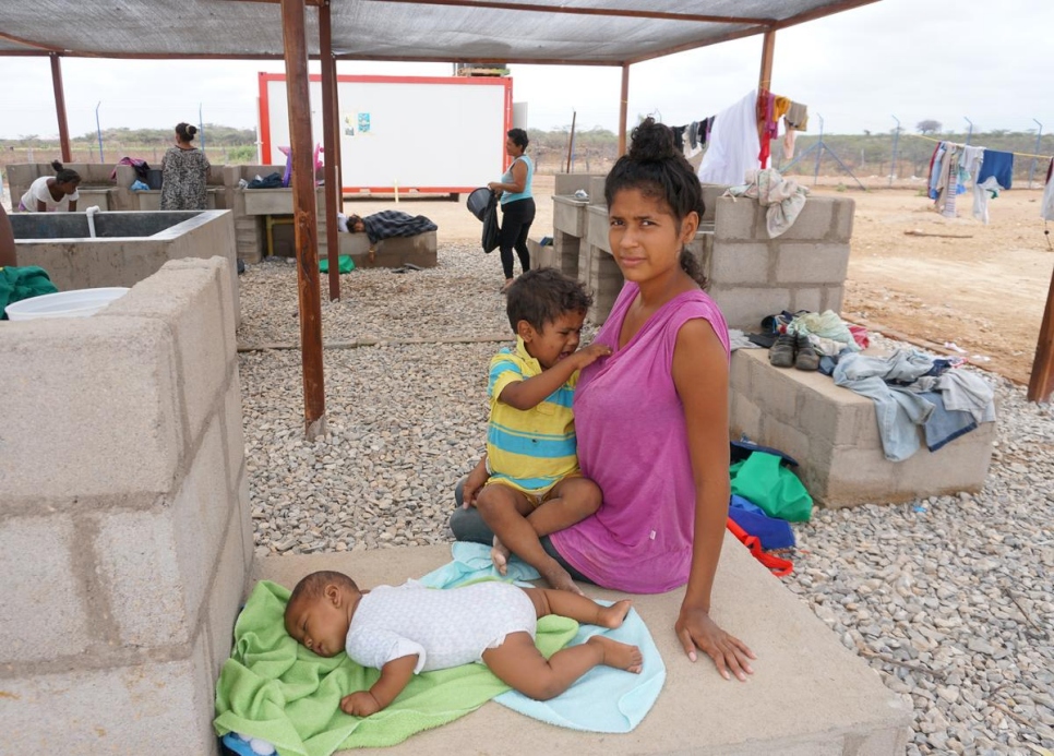 Yorgelis Garcia, de 23 años, salió de Venezuela una semana antes de dar a luz a su bebé, Yoangely. Ahora se encuentran en el centro de recepción del ACNUR en Maicao, Colombia. 