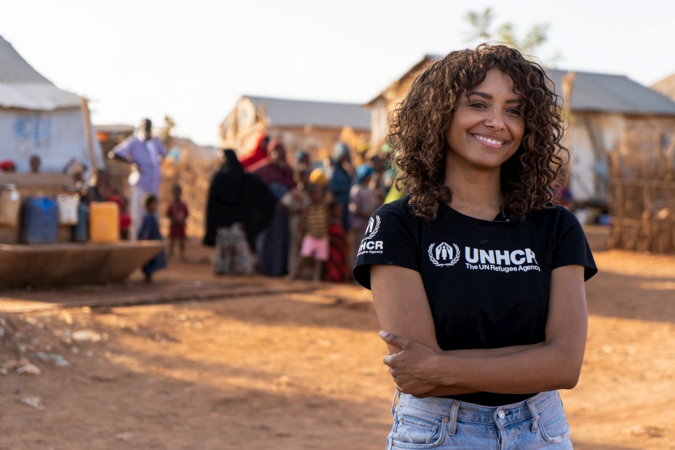 La recién nombrada Embajadora de Buena Voluntad de ACNUR, Kat Graham, visitando el campamento de refugiados de Melkadida, en Etiopía, en julio de 2019.