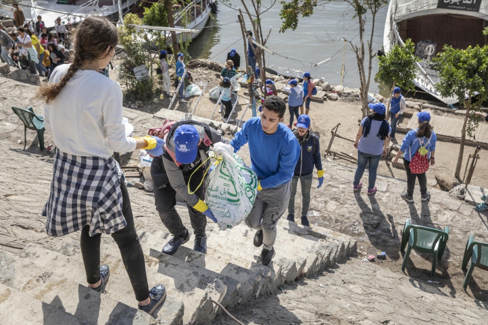 En un solo día, los voluntarios retiraron 11,5 toneladas de desechos del río. 