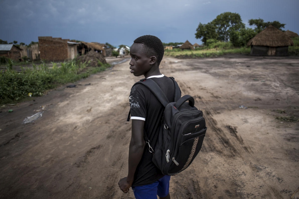 "Sería horrible si no pudiera ir a la escuela secundaria", dice Gift, un refugiado de Sudán del Sur que vive en la República Democrática del Congo, que no puede imaginar la vida sin educación. 