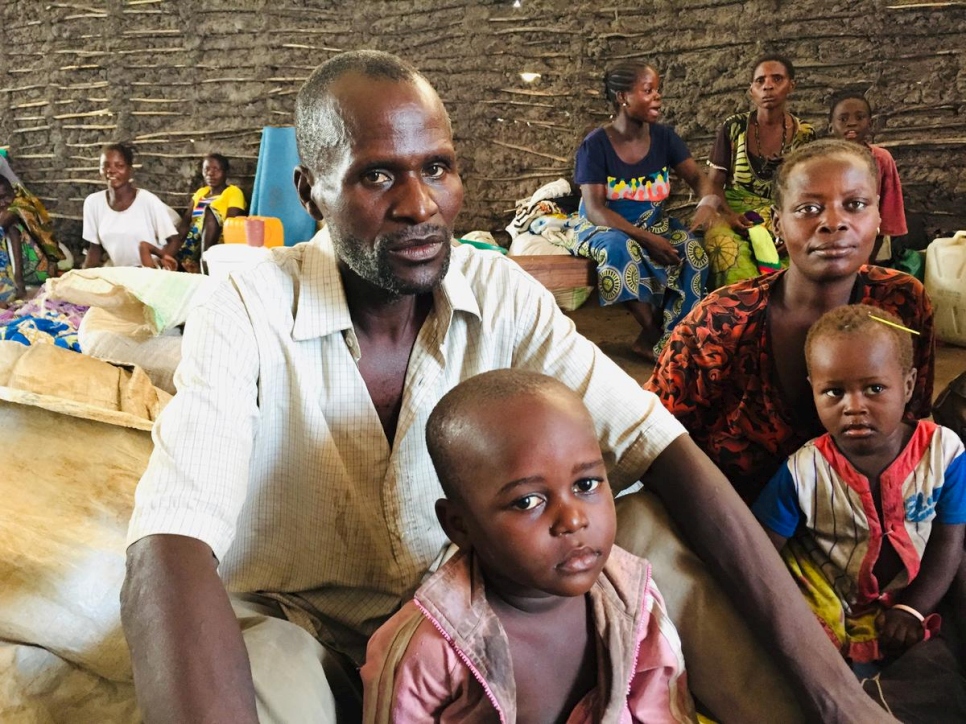 Dheka Ndjengu, de 49 años, huyó con sus ocho hijos. Su hijo de 25 años falleció.  