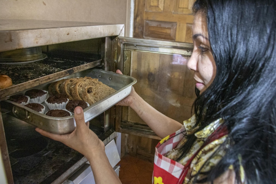 Gracias al negocio de pastelería vegana que gestiona desde su casa, en Ecuador, Deilys puede proveer a sus necesidades y las de su familia. 