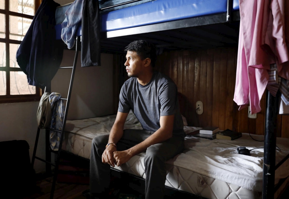 Arturo, de 27 años, se vio obligado a huir de Nicaragua a Costa Rica, donde vive en un alojamiento temporal.