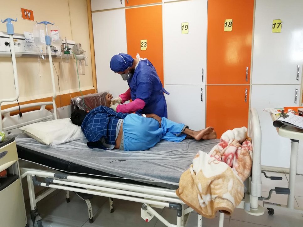 ACNUR - Enfermero refugiado en Irán trabaja en la primera línea contra el coronavirus