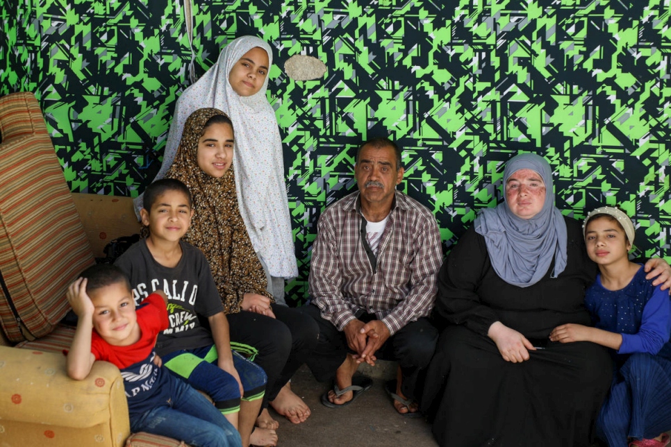 Mustafa, Sherin y sus cinco hijos (Nour, de 15 años, Fadia, de 14, Nadia, de 12, Muhammad, de 10 y Abed, de 5) han estado en Jordania desde 2013 después de huir de su hogar en Damasco, Siria. 