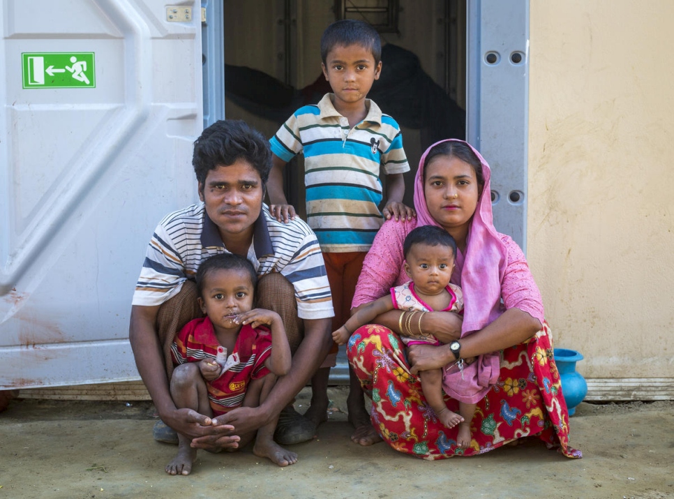 Una familia rohingya en el campamento de Kutupalong, el 27 de noviembre de 2018.