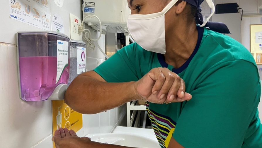 Cuando vivía en el albergue Rondon 1 en Boa Vista, Ismenia era la líder comunitaria del comité de salud. Ayudó a concienciar a los compatriotas para que realicen la higiene de manos como prevención del coronavirus. 