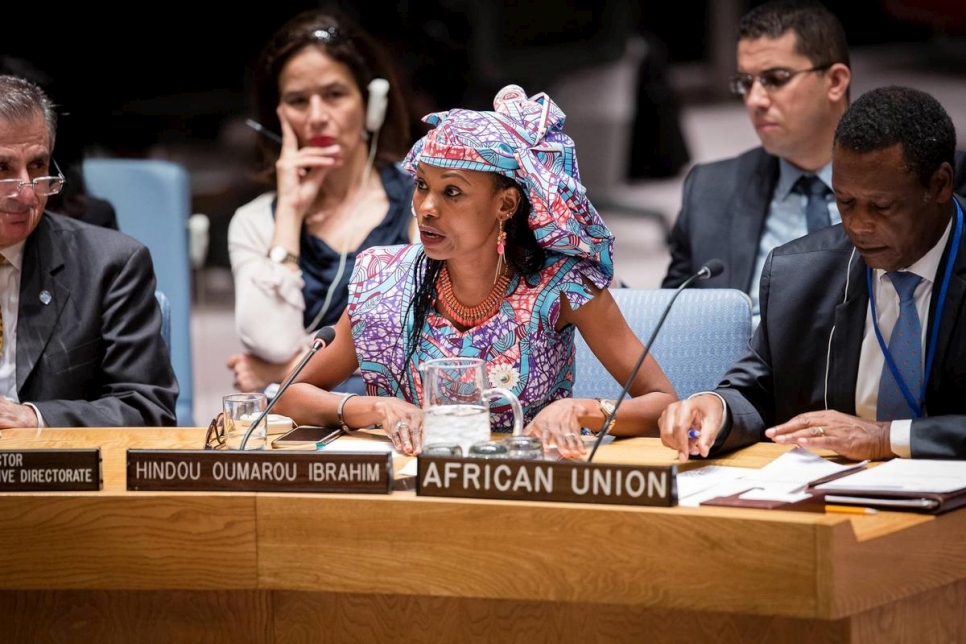Hindou Oumarou Ibrahim es una activista ambiental, miembro de la comunidad pastoralista Mbororo de Chad, defensora de los Objetivos de Desarrollo Sostenible de la ONU y presidenta de la Asociación de Mujeres y Pueblos Indígenas de Chad (AFPAT).
