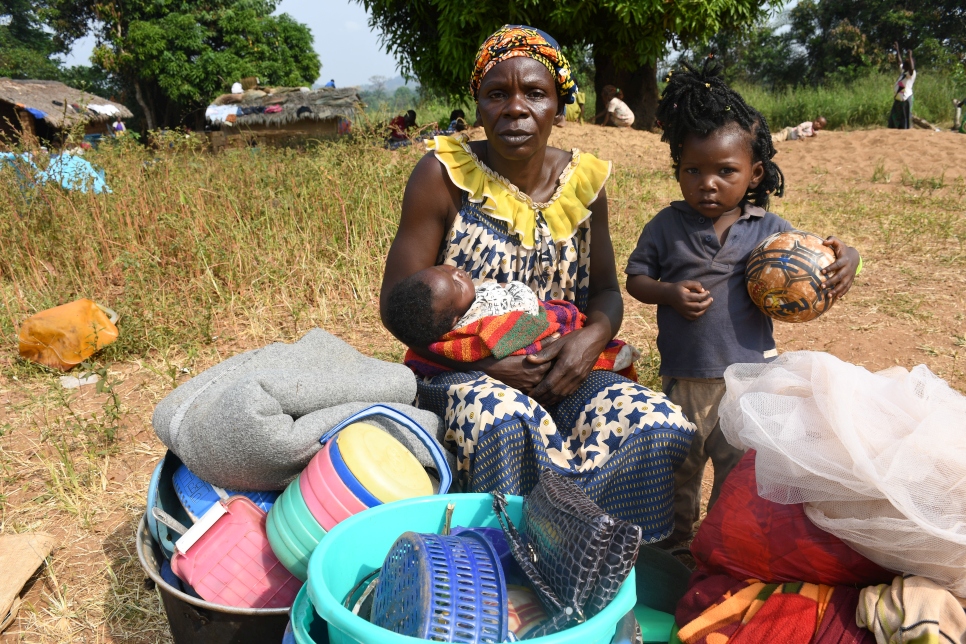 Yvette, una refugiada centroafricana de 57 años, se encuentra ahora en el pueblo de Ndu, en la República Democrática del Congo, con sus dos nietas tras haber huido de Bangassou, en la República Centroafricana.