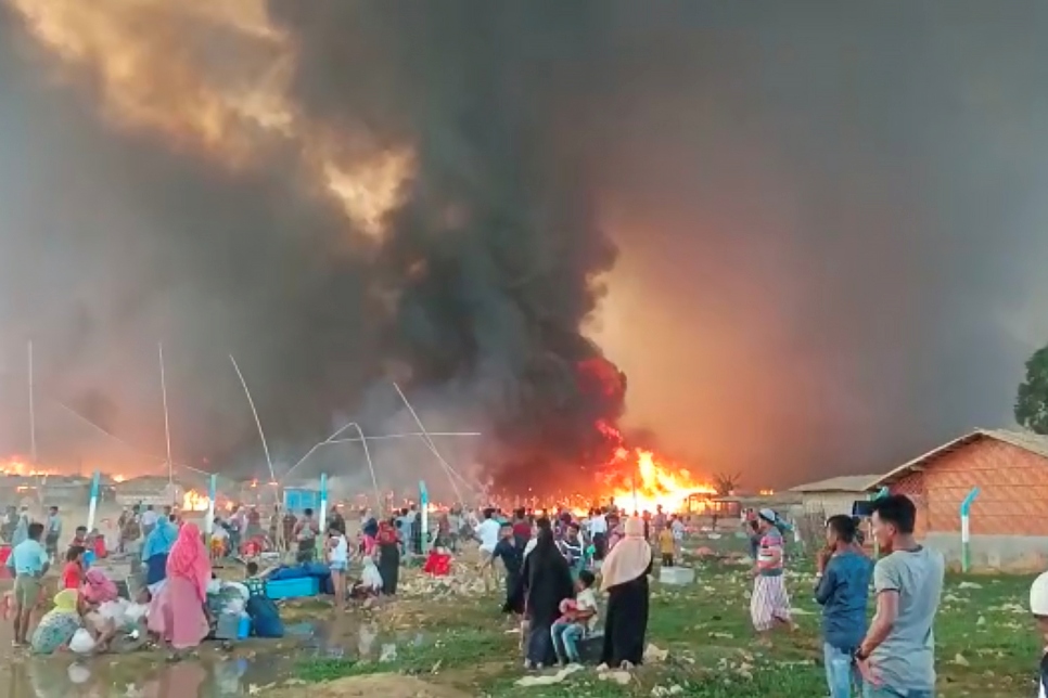 Incendio en el campamento de refugiados de Balukhali en Cox's Bazar, Bangladesh, el 22 de marzo de 2021.