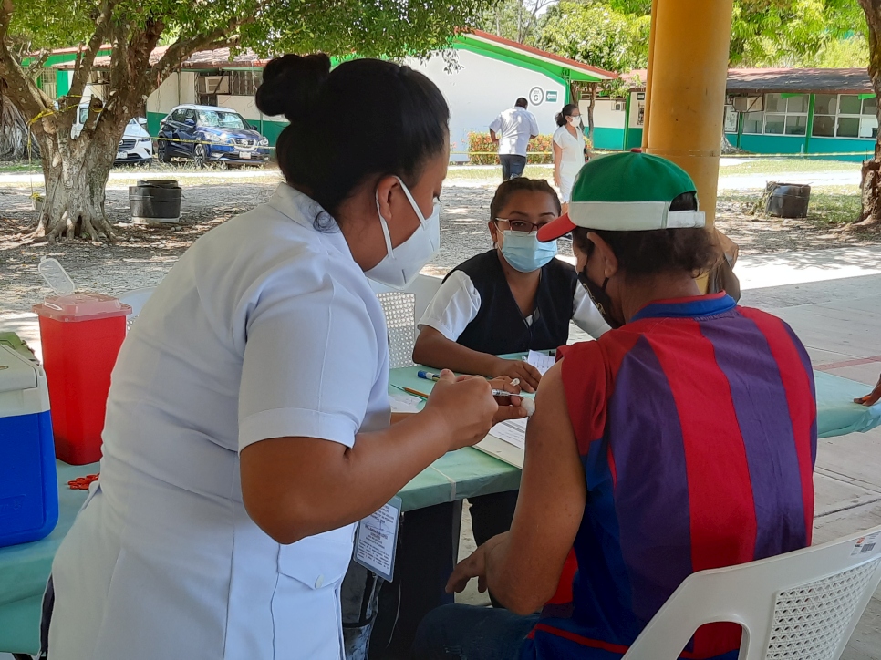 La vacunación se realizó en estrecha coordinación con los diferentes equipos de ACNUR en el país.

