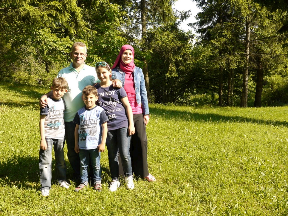 La familia Al-Masri de Damasco, Siria, que formó parte del primer grupo de solicitantes de asilo reubicados en Eslovenia desde Grecia.