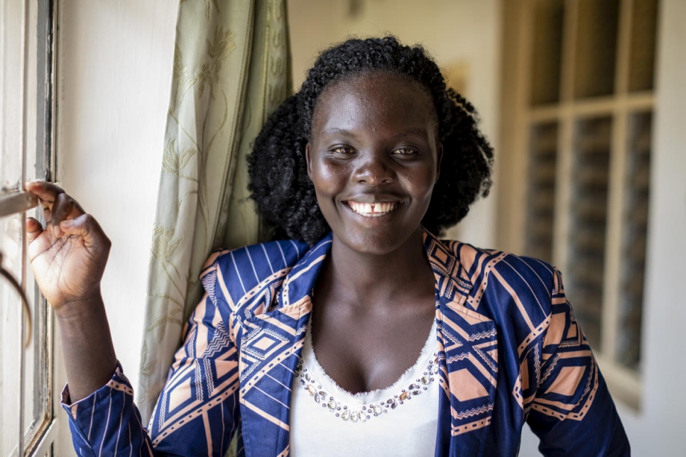Esther Buri, refugiada de Sudán del Sur, estudia comercio en la Universidad de Makerere en Kampala, Uganda, gracias al programa DAFI de ACNUR.