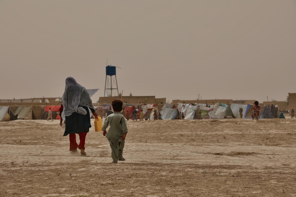 Unos 400.000 afganos se han visto obligados a abandonar sus hogares desde principios de año.