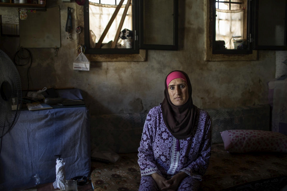 Asua, refugiada siria de Homs, reside en Bab al-Tabbaneh, un vecindario que enfrenta retos económicos en Trípoli, al norte de Líbano.