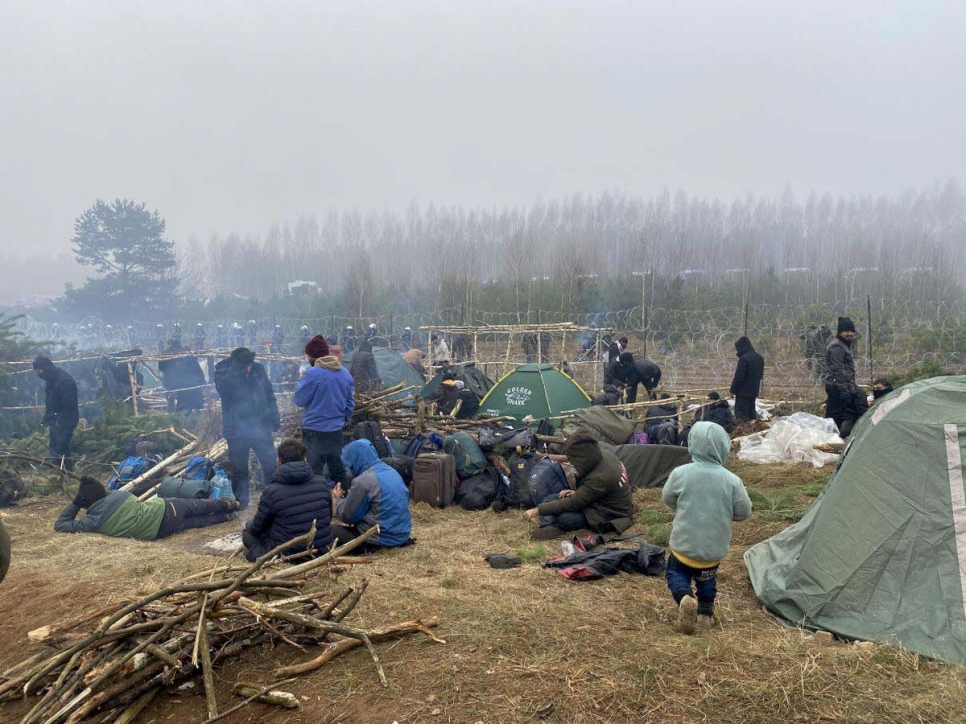 Personas refugiadas y migrantes varadas en la frontera de Bielorusia.