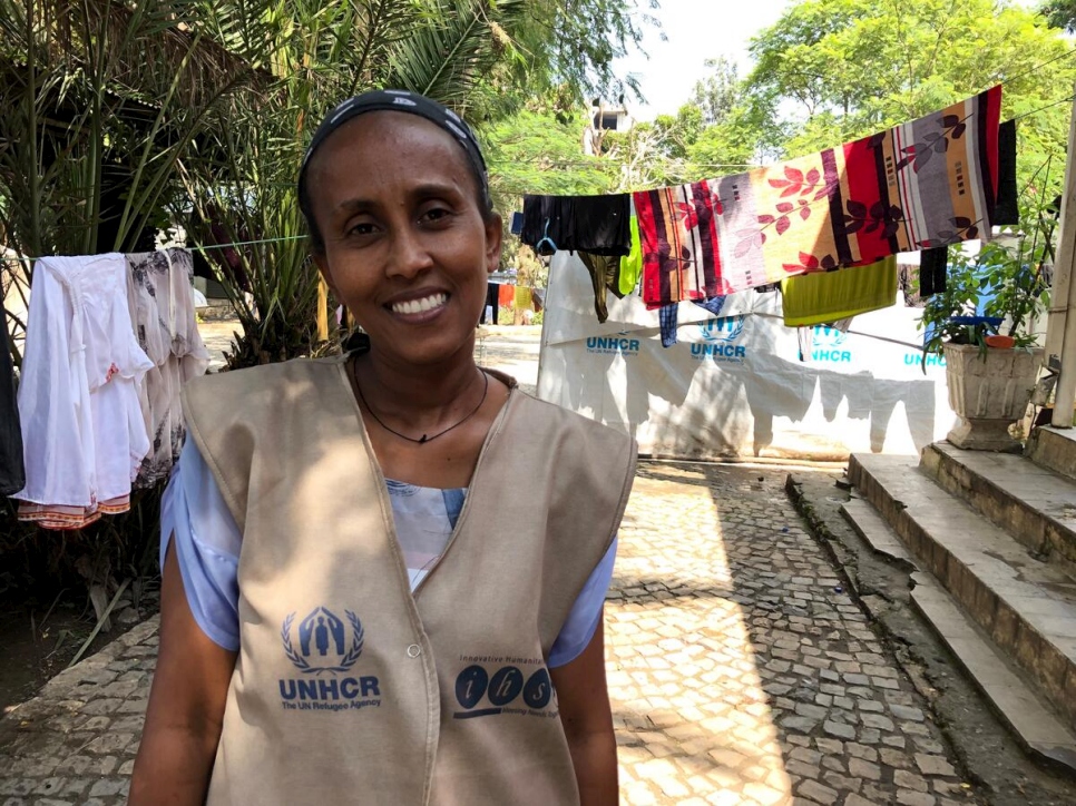 Mabret, de 32 años, forma parte de los más de 100 trabajadores sociales que prestan apoyo y asesoramiento a las personas desplazadas por el conflicto de Tigray en Mekele, Etiopía.
