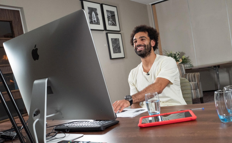  El futbolista, y Embajador de ACNUR y de la Fundación Vodafone para las Escuelas de Red Instantánea (INS, por sus siglas en inglés), Mohamed Salah.