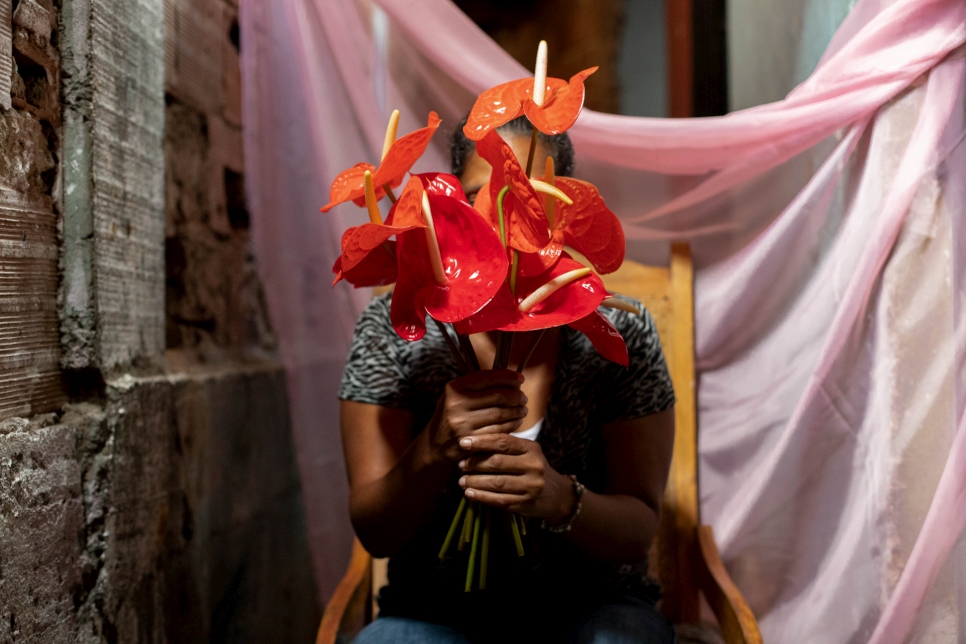Mariana*, refugiada colombiana, huyó de su país tras sufrir violencia de género. Dejó atrás días y noches donde no podía salir de su hogar por temor a su expareja.