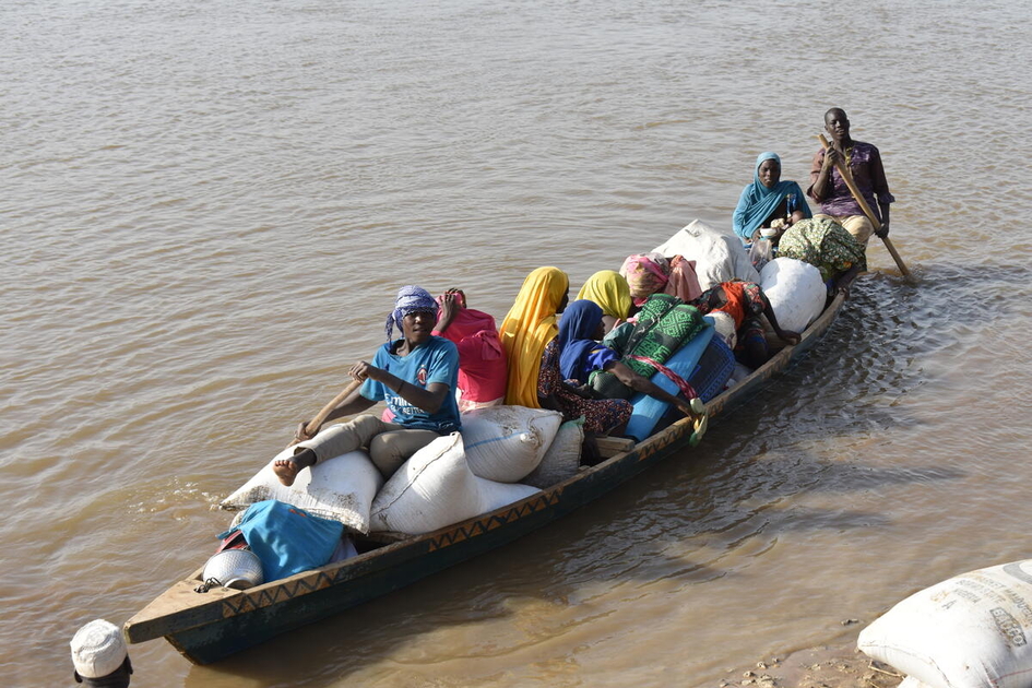 Miles de personas huyeron de los enfrentamientos entre ganaderos, pescadores y agricultores en la región del Extremo Norte de Camerún cruzando los ríos Chari y Logone, que marcan la frontera con Chad.