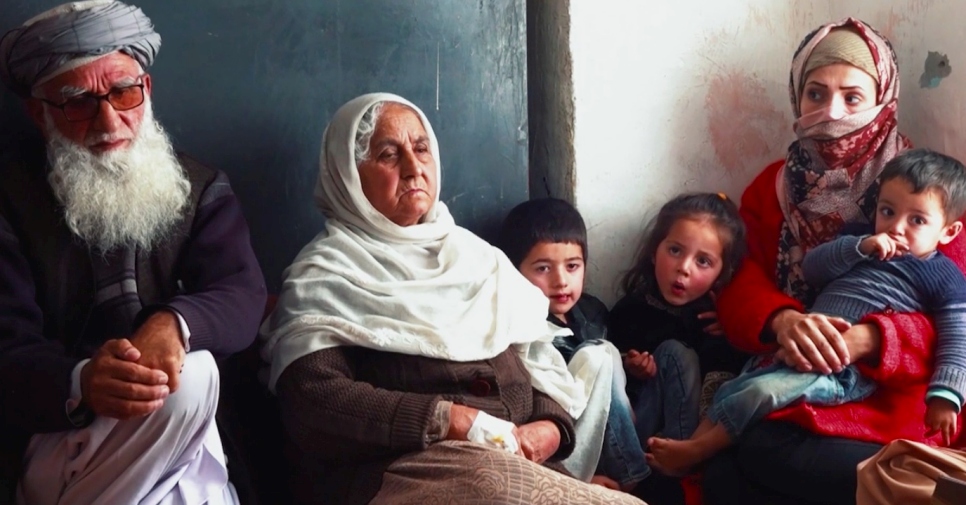 Afganistán al borde del colapso, familias desplazadas enfrentan una "catástrofe humanitaria"