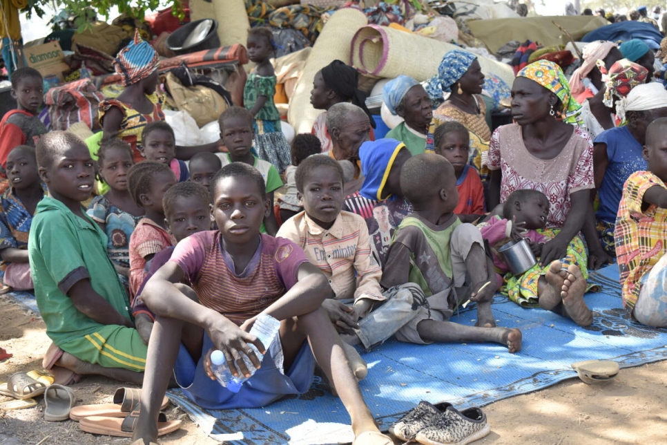 Personas refugiadas de Camerún poco después de haber llegado a la región de Chari Baguirmi cerca de N'Djamena, capital de Chad.