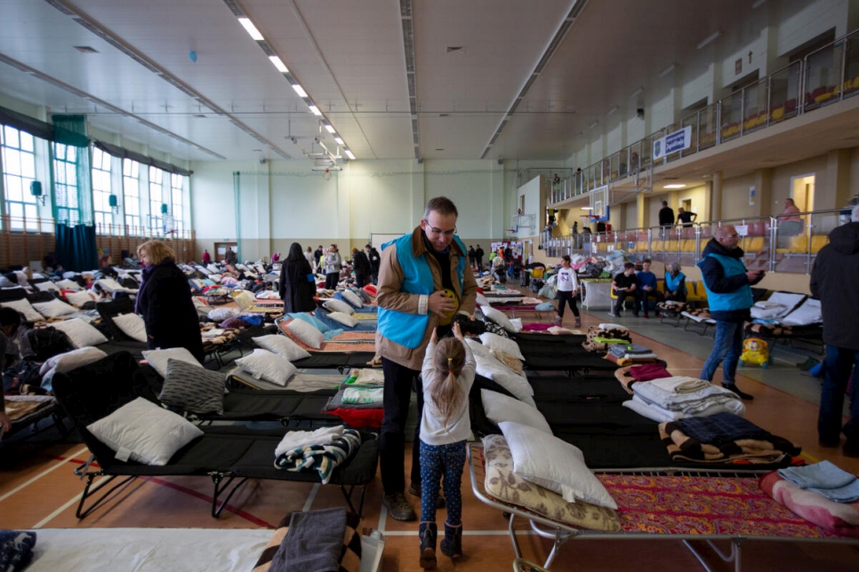 El centro de recepción de Medyka se instaló en un pabellón deportivo para acoger a las personas refugiadas que huyen de Ucrania.