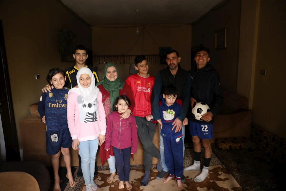 La familia El Jadoua'a, en su hogar en Abbassiye, Líbano