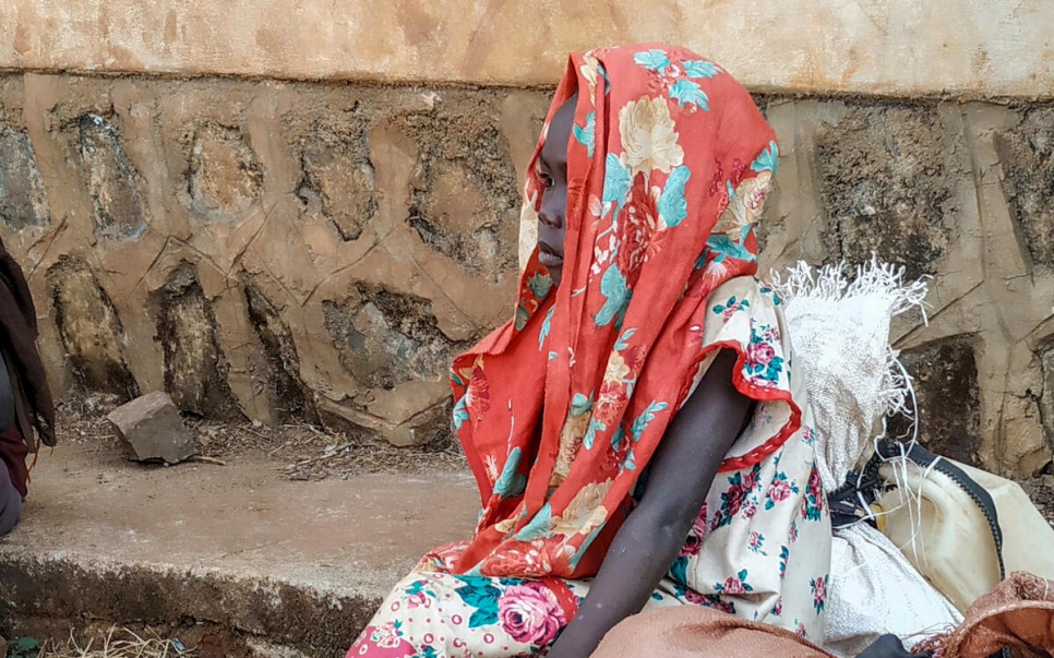 Una niña en un asentamiento temporal para personas refugiadas de Sudán y Sudán del Sur en Tsore (Etiopía), que es uno de los países de África Oriental que sufren una escasez de raciones de alimentos humanitarios.