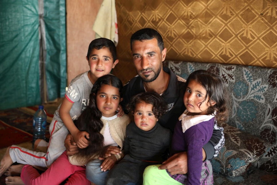 Mohammad con cuatro de sus hijos, incluida Arkan, de 10 años (la segunda a la izquierda).