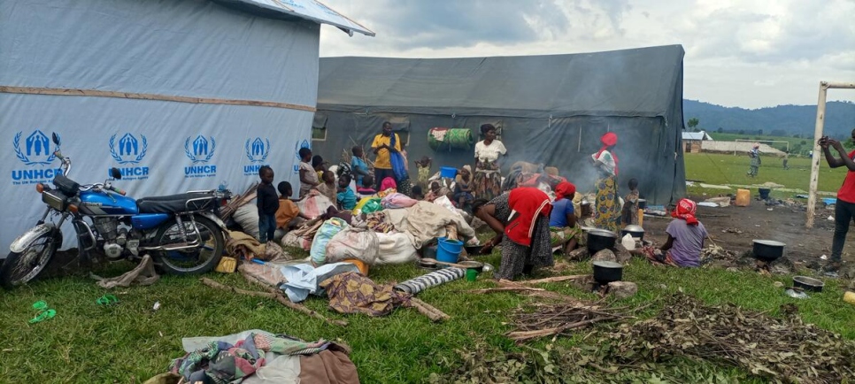 ACNUR brinda asistencia de emergencia a personas que huyen de enfrentamientos armados en el territorio de Rutshuru, en la Provincia de Kivu del Norte, República Democrática del Congo.