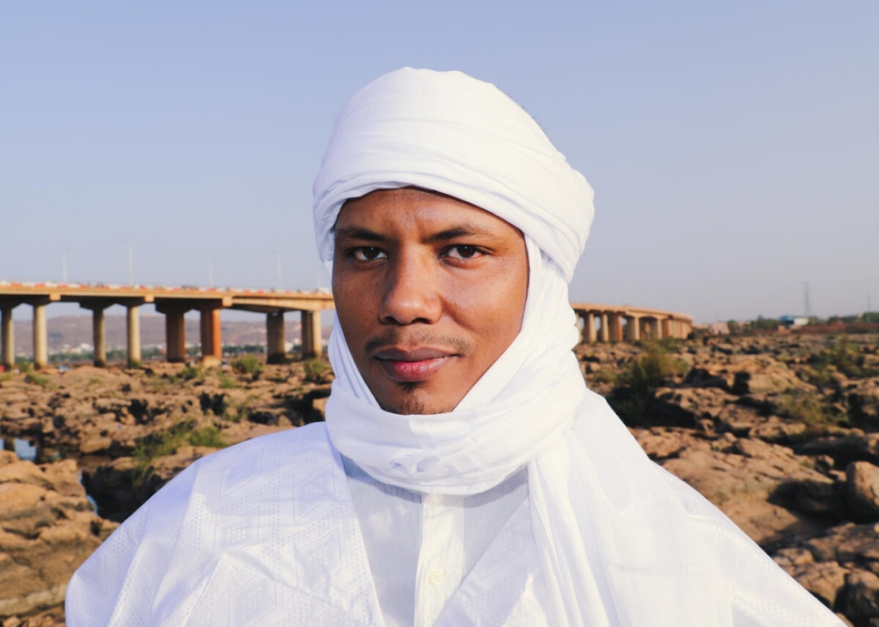 Mohamed Alkalifa Ag Mohamed vivió como refugiado en Mauritania durante seis años antes de retornar a Mali, donde trabaja con ACNUR como asistente de comunicación.