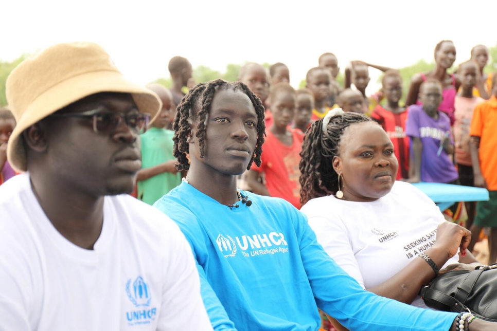 Winin Gabriel, a UNHCR supporter, former refugee and Los Angeles Lakers player, with his mother Rebecca (right) and brother Komut (left) at the Mangala camp for displaced people in South Sudan.