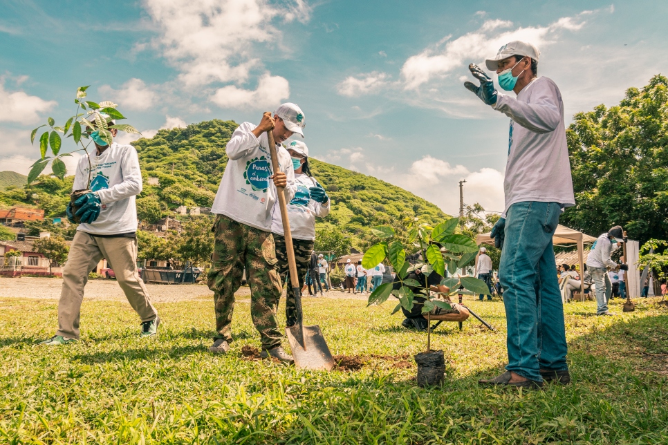 En la costa caribe de Colombia, dos inspiradores grupos de recuperadores ambientales compuestos por personas venezolanas y colombianas compartieron su misión de recuperar los ecosistemas a través de prácticas de reciclaje que les proporcionan un medio de vida. 