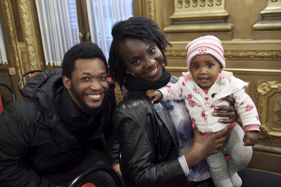 Snyre, una de las participantes de la primera edición del curso, junto a su esposo Jackson y su pequeña hija, Lisa.