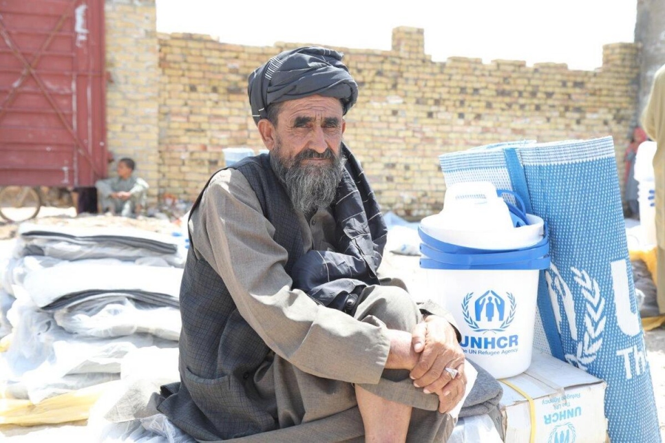Más de 420.000 refugiados afganos viven en las zonas de Pakistán más afectadas por las lluvias torrenciales y las inundaciones repentinas.