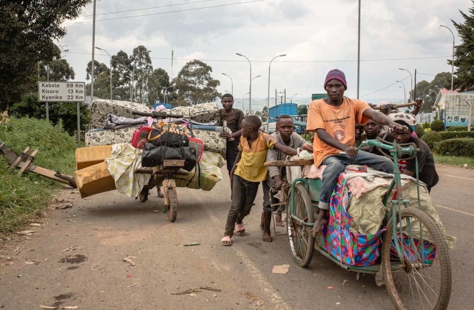 Uganda. Algunas familias que huyeron de los enfrentamientos regresan a sus hogares en la RDC desde Uganda.