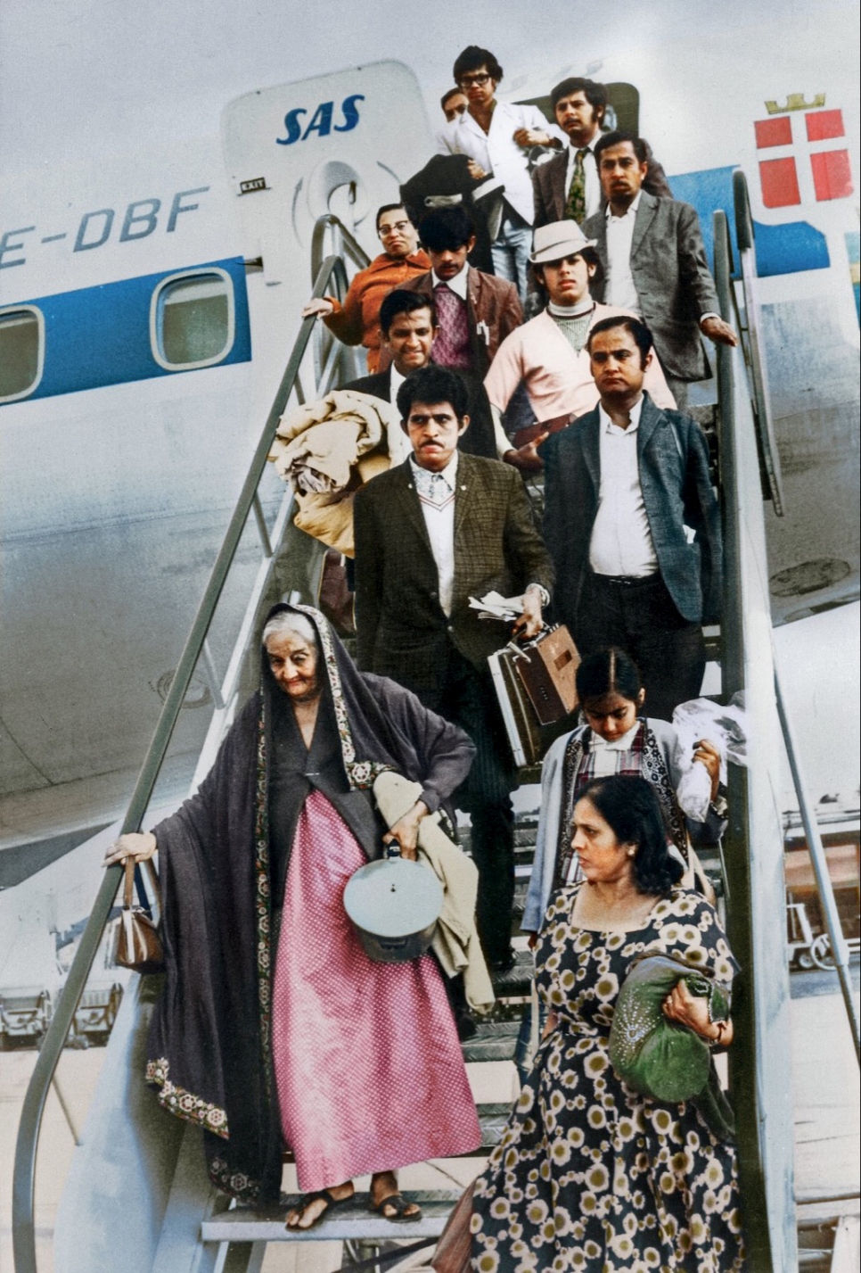 Al igual que la abuela de Aryan, decenas de miles de personas de Asia fueron expulsadas arbitrariamente de Uganda en la década de 1970. En consecuencia, se convirtieron en apátridas. En esta imagen puede verse un grupo de Uganda que aterrizó en Europa en 1972.