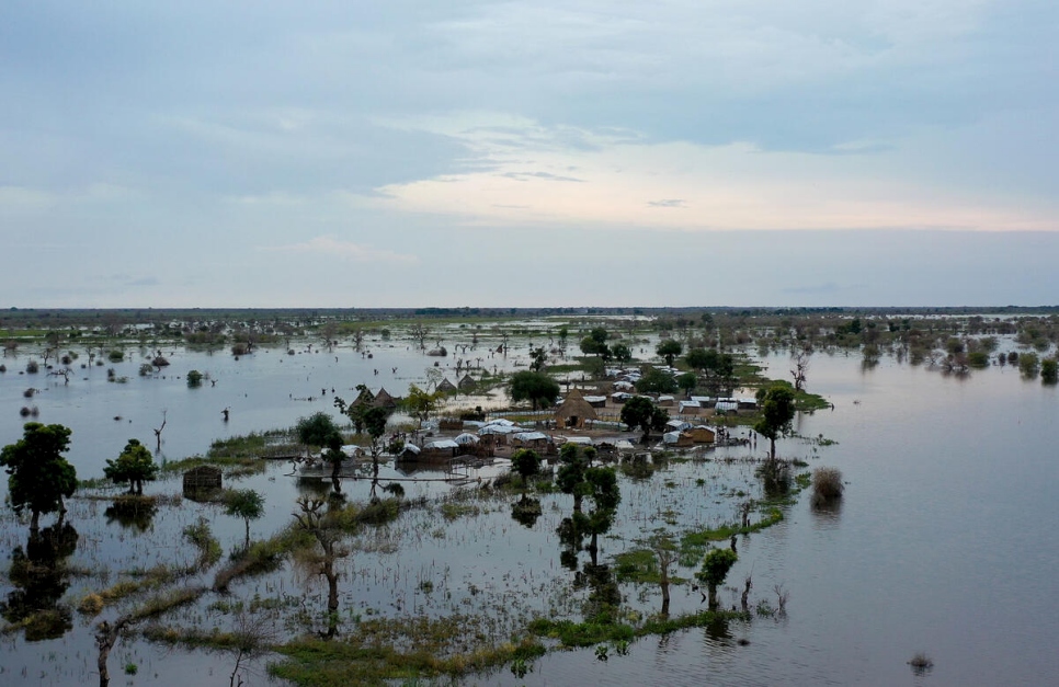 Un pueblo cerca de Bentiu rodeado por inundaciones.
