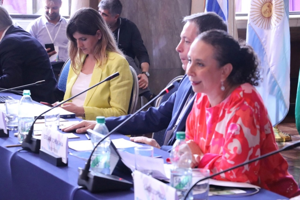 La Representante a.i. de ACNUR para el Sur de América Latina, Claudia Rodríguez Sirtori, durante la firma del acuerdo.