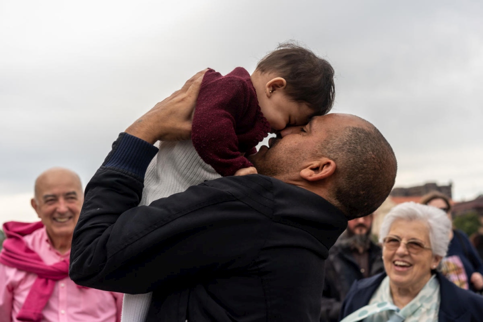 España: la comunidad vasca abre sus puertas a familias refugiadas de Siria