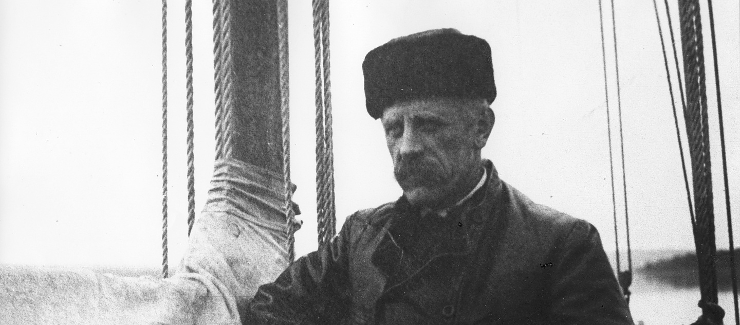 Fridtjof Nansen a bordo del 'Correct' durante su expedición a Siberia en 1913.