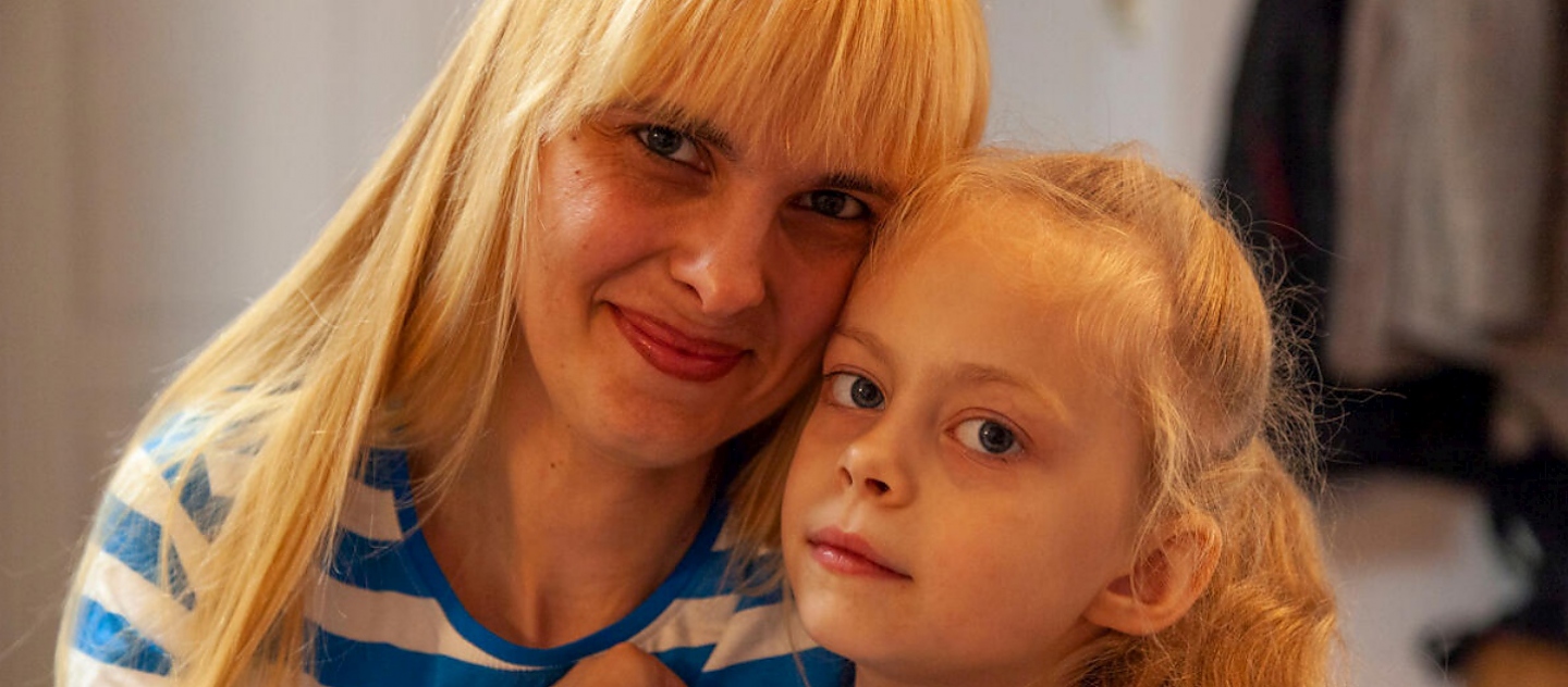 Darya y su hija Anastasiia huyeron a Polonia desde su hogar en Zaporiyia, al este de Ucrania, el pasado mes de marzo, junto con el hijo de Darya, Artyom, y su madre, Lyuba.