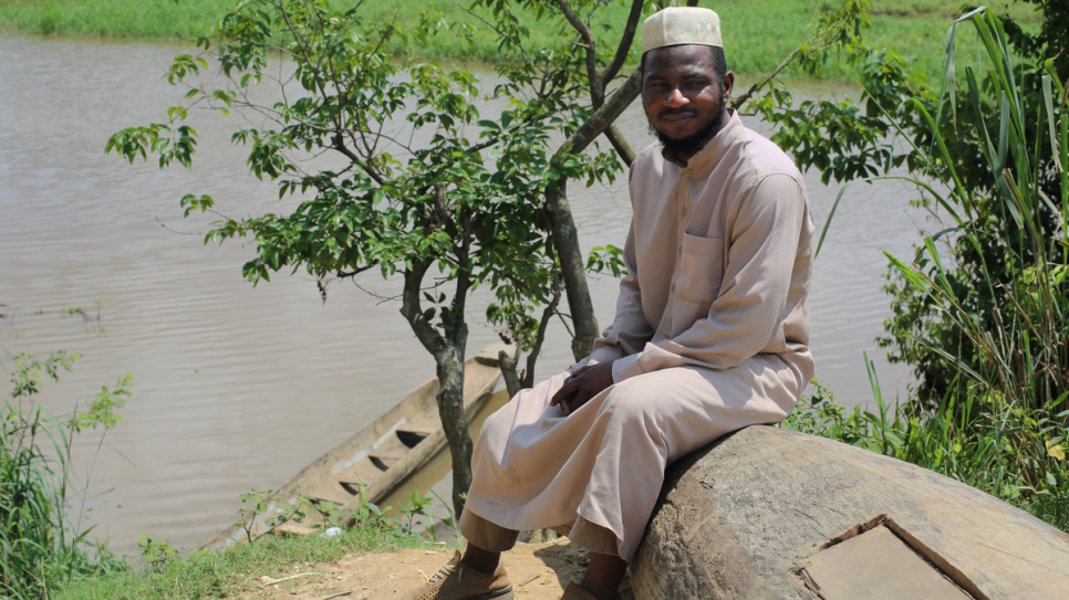 Imán Moustapha Mobito, de 36 años, huyó de la guerra en Bangui y encontró albergue en Zongo, un pequeño pueblo a la orilla del Río Ubangui.
