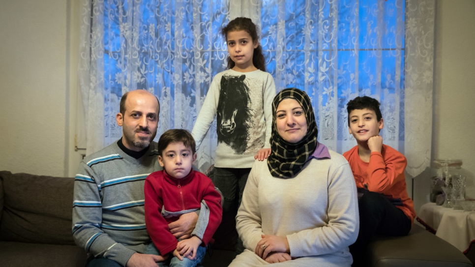 Fadi y Halima con sus tres hijos, Hamza (4 años), Kamala (10) y Bourhan (9).