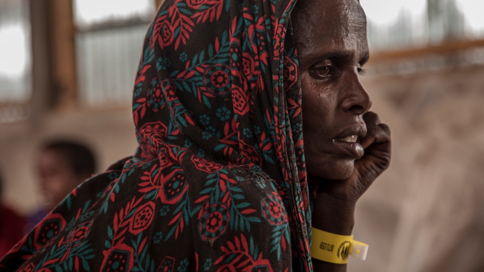 Aisha Yussuf Abdi, de 40 años, y sus siete hijos huyeron de la sequía en Somalia.