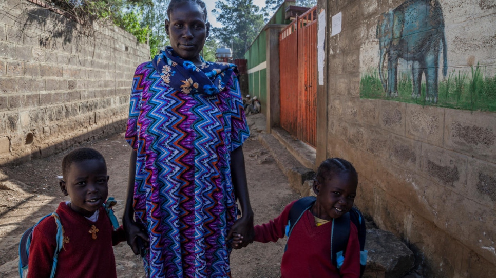 Ariat, una refugiada sursudanesa en Etiopia, no podía inscribir a su hija en la escuela debido a que no contaba con un certificado de nacimiento.