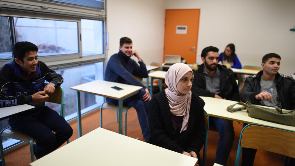 Un grupo de estudiantes sirios en la Universidad Paul Valéry en Montpellier, que también participa en el programa de becas para refugiados sirios.
