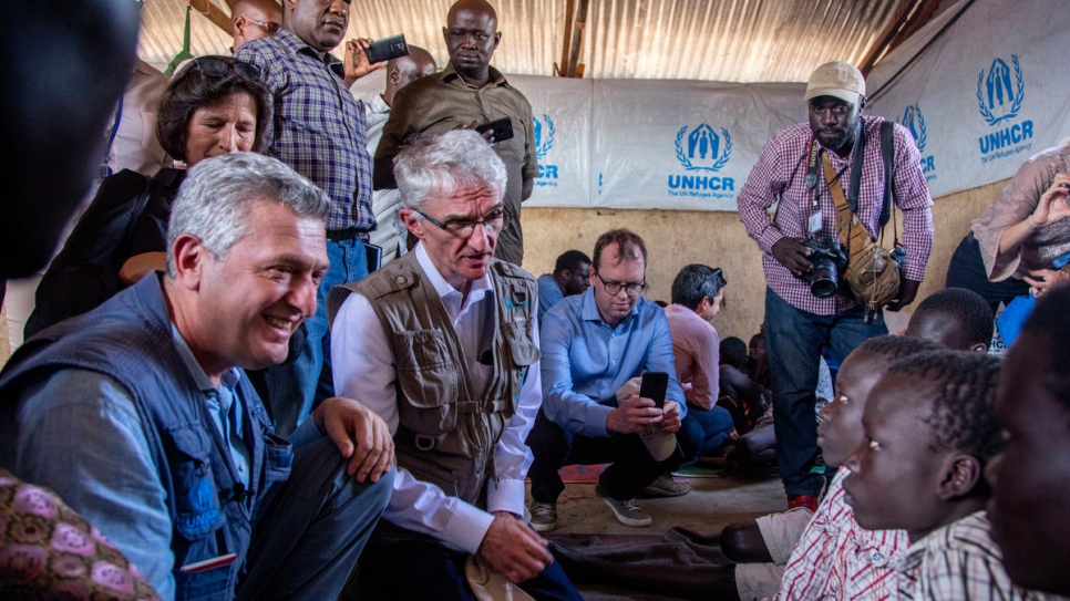 Jacob y Simon se reúnen con Filippo Grandi y Mark Lowcock (Subsecretario General para Asuntos Humanitarios de las Naciones Unidas) en Kakuma y relatan su sufrimiento.